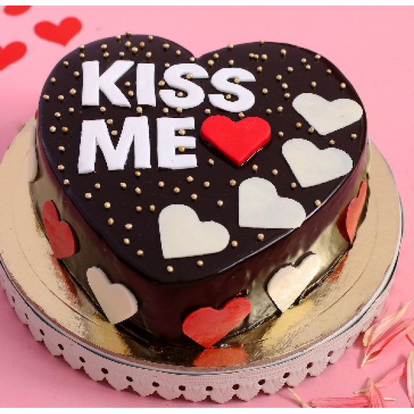 Kiss Me valentine day Designer Cake