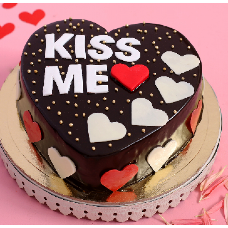 Kiss Me valentine day Designer Cake