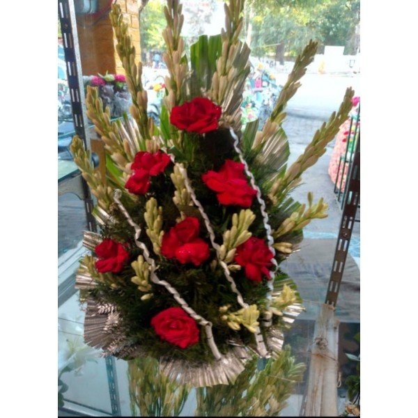 Rose & rajanigandha flowers standing bouquet.